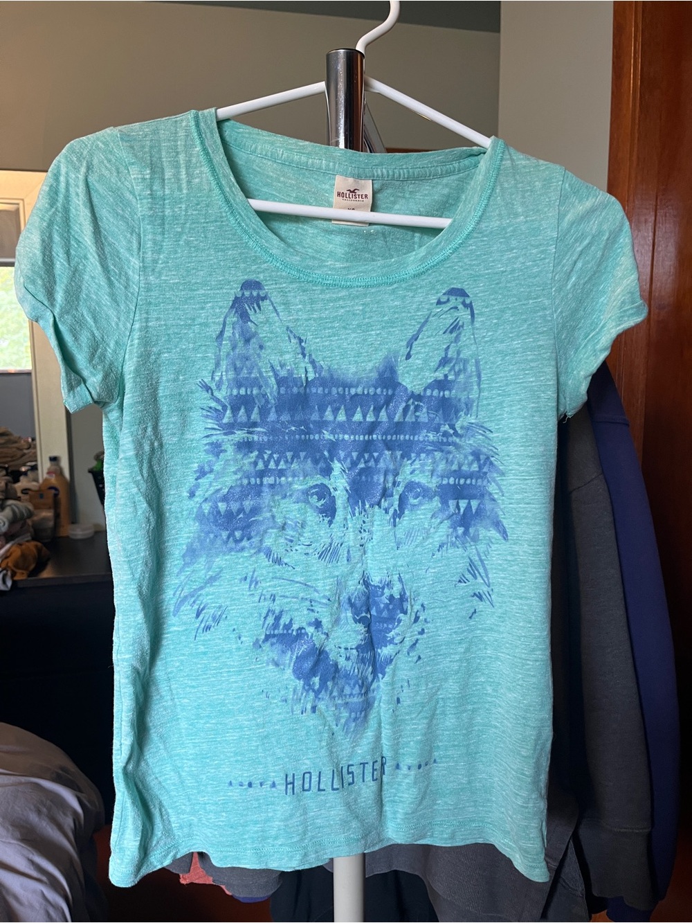 Hollister Aqua Green Short-Sleeve Crew Neck Tee - Picture 2 of 3